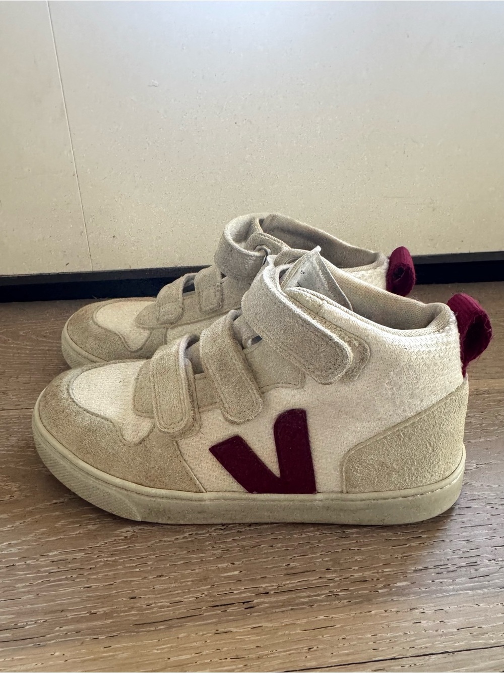 Veja Kids Mid-Top Sneakers in Beige with Burgundy V Accent size 3
